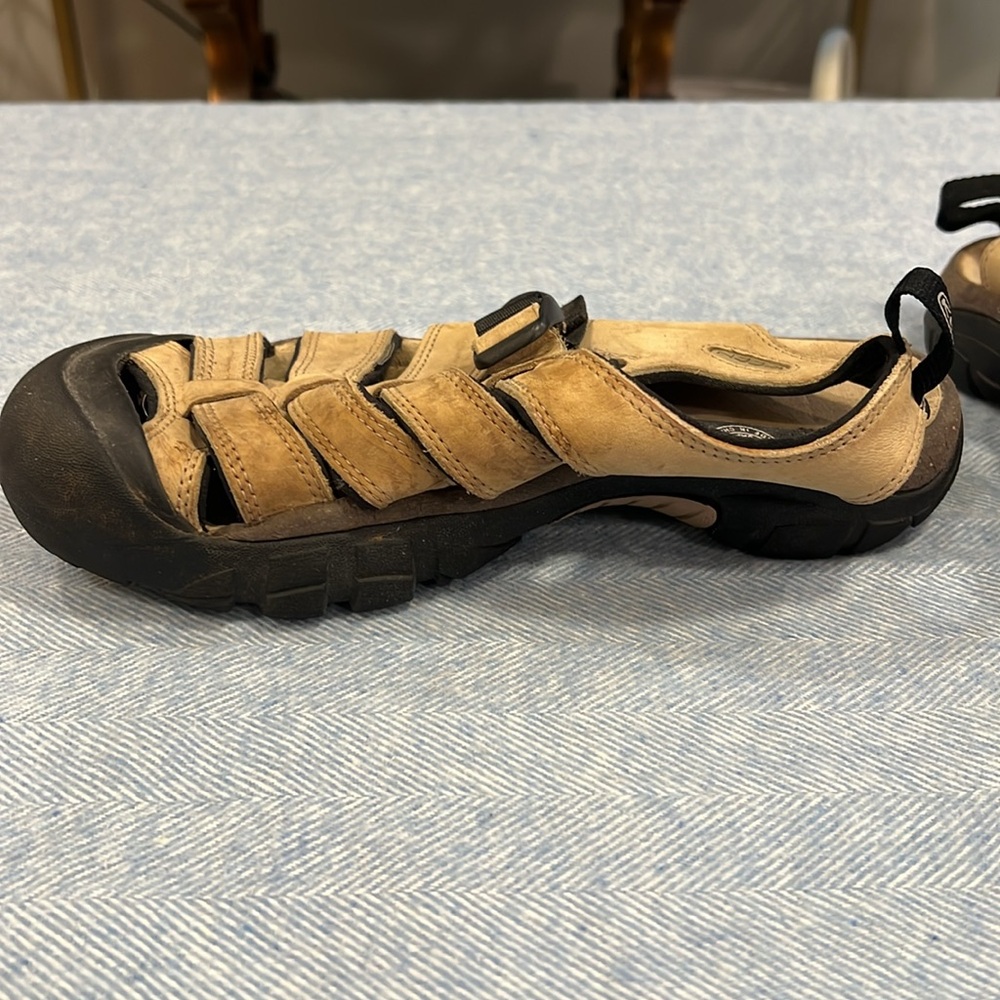 Keen Tan and Black Women Sandals - Picture 2 of 6